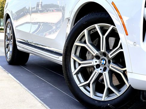 Certified 2023 BMW X7 xDrive40i w/ Premium Package image 2
