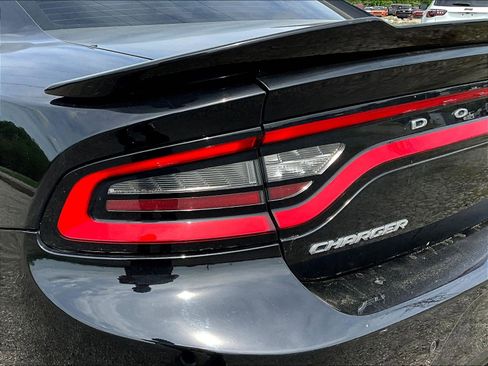 Used 2018 Dodge Charger SXT Plus RWD image 23