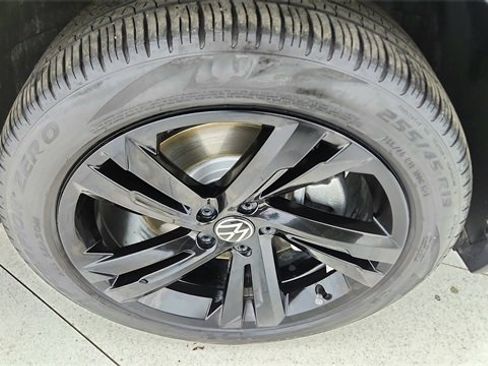 Used 2023 Volkswagen Tiguan SE R-Line image 57