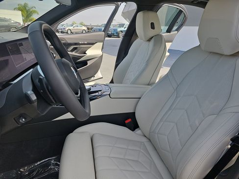 Used 2025 BMW 530i w/ Premium Package image 15