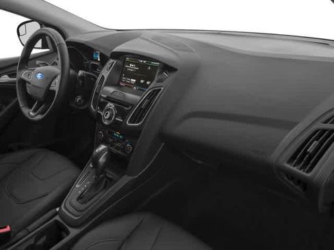 Used 2016 Ford Focus SE FWD image 18