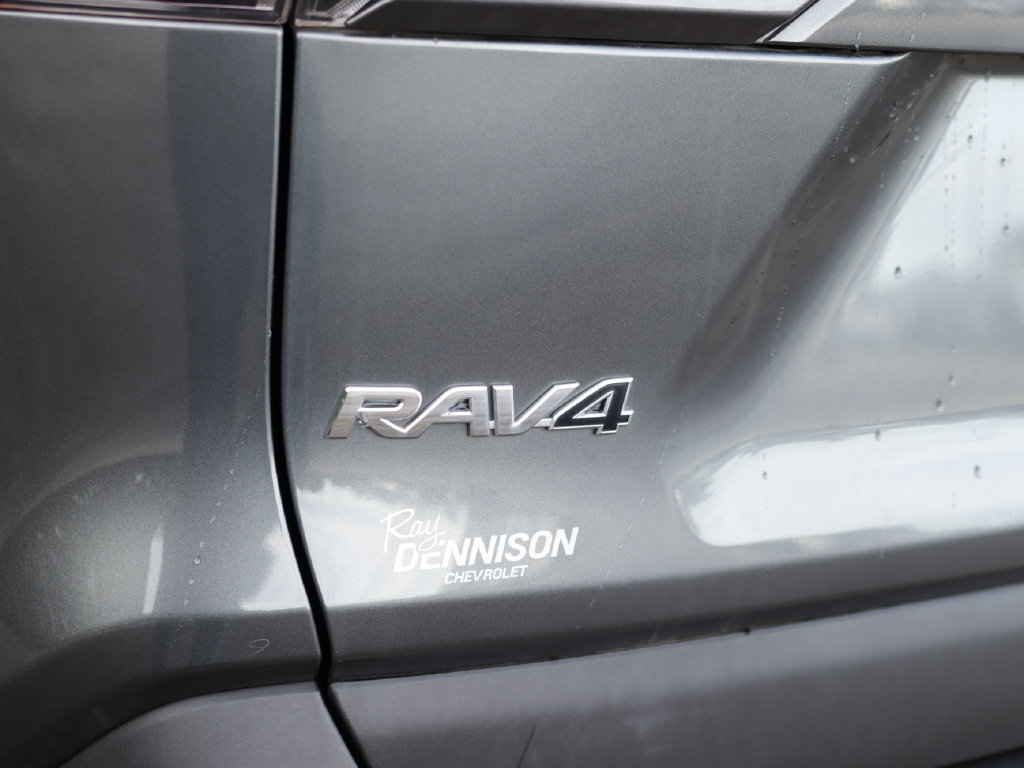 Used 2021 Toyota RAV4 LE AWD/4WD image 28