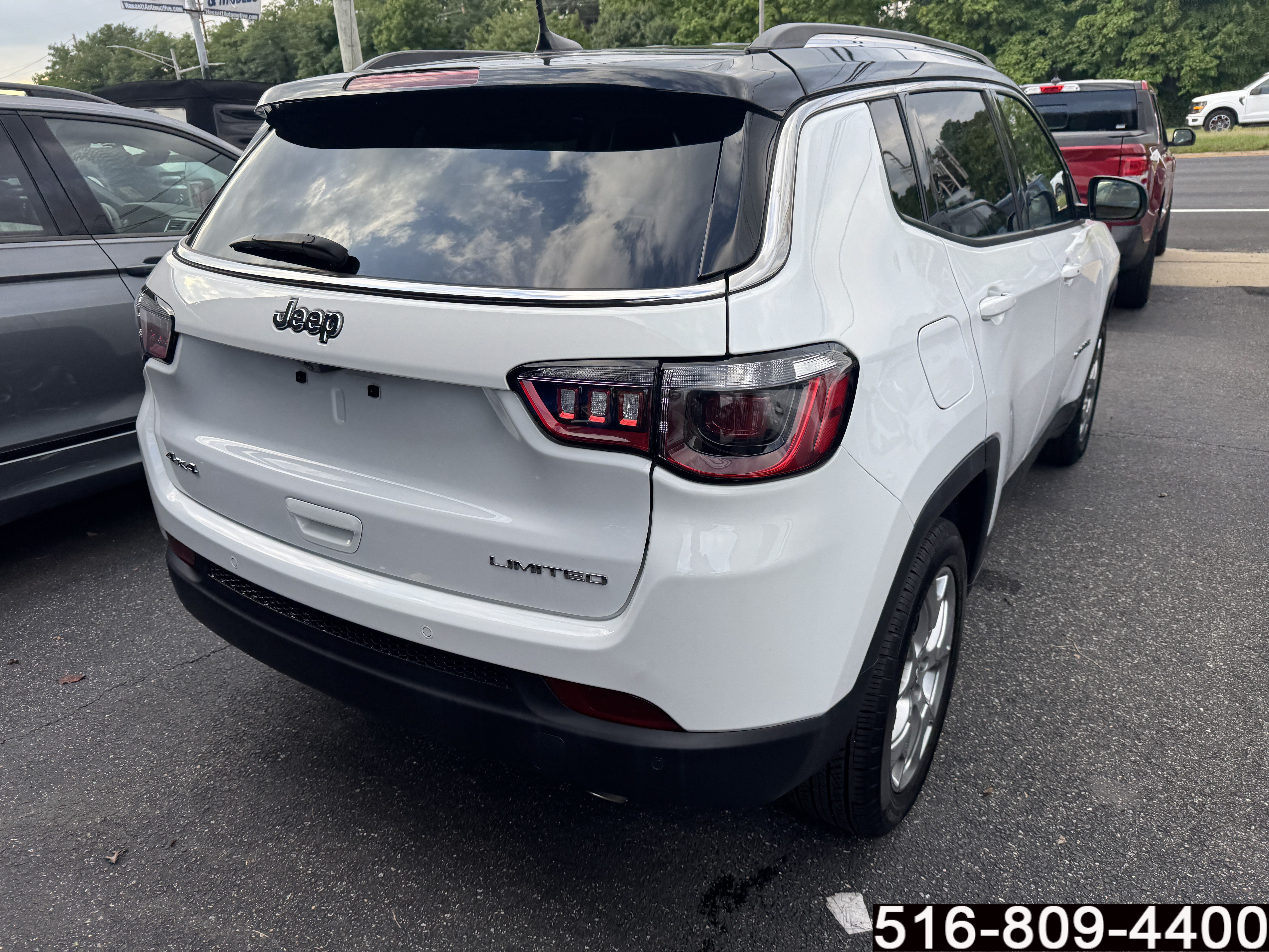 Used 2022 Jeep Compass Limited AWD/4WD image 5