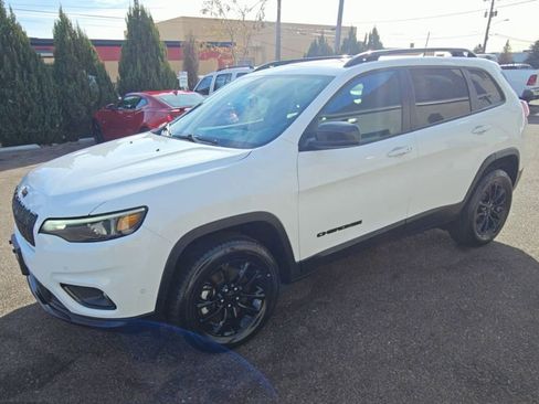 Used 2023 Jeep Cherokee Altitude Lux image 4
