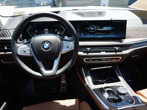 Used 2024 BMW X7 xDrive40i w/ Premium Package AWD/4WD image 7