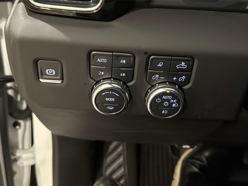 Used 2025 GMC Sierra 1500 Denali Ultimate image 34
