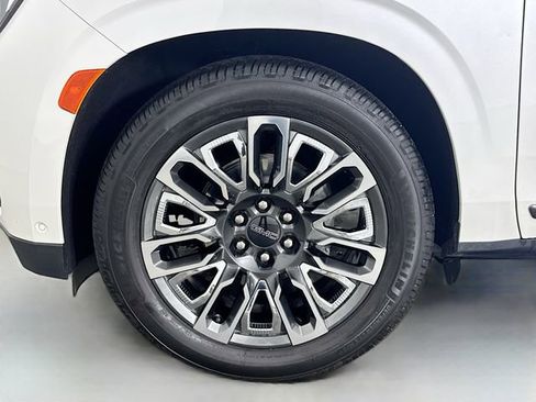 Used 2023 GMC Yukon XL Denali Ultimate image 38