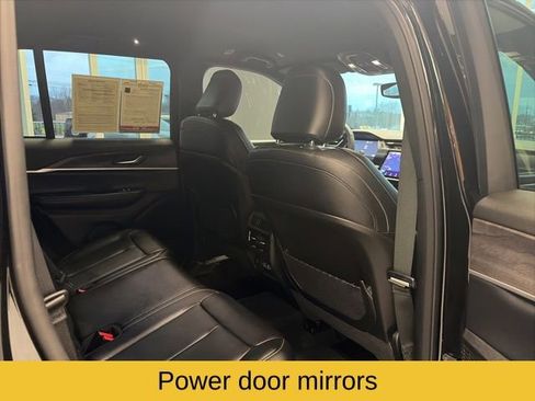 Used 2024 Jeep Grand Cherokee Limited w/ Black Appearance Package image 23