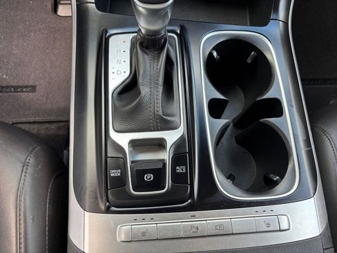 Used 2022 Kia Carnival LX FWD image 29