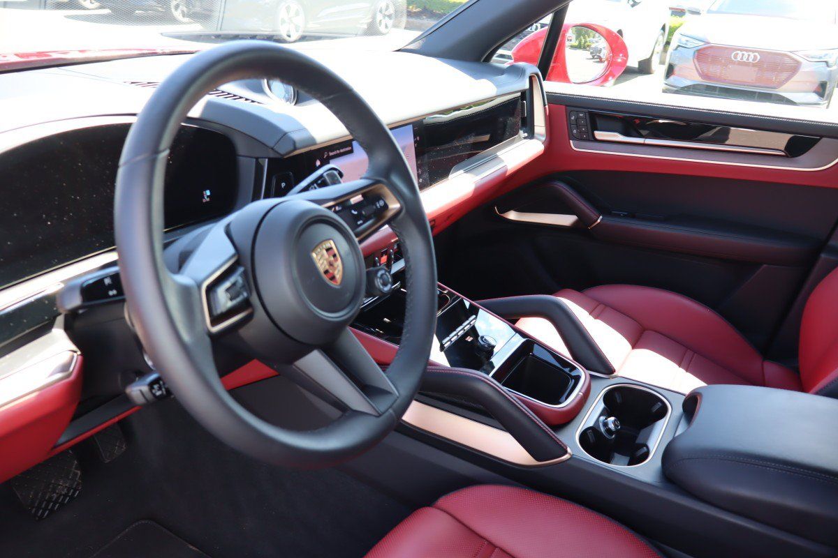 Used 2025 Porsche Cayenne E-Hybrid AWD/4WD image 10