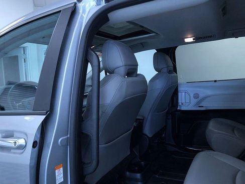 Certified 2025 Toyota Sienna XLE FWD image 19