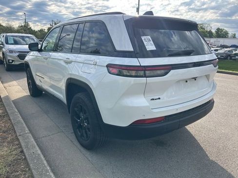 Used 2025 Jeep Grand Cherokee Altitude image 4