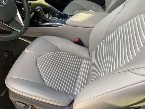 Used 2020 Toyota Camry SE image 6