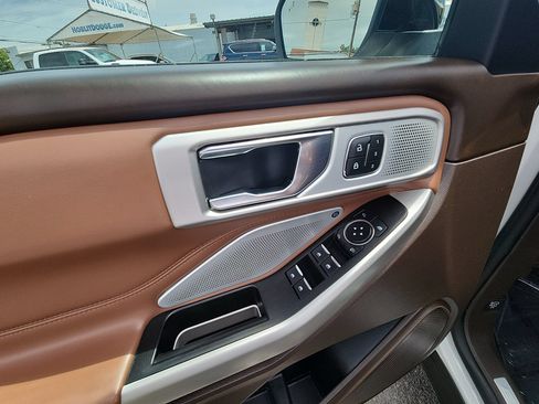 Used 2021 Ford Explorer King Ranch w/ Premium Technology Package RWD image 15