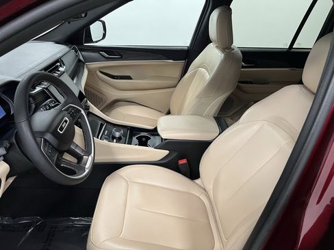 Used 2024 Jeep Grand Cherokee Limited image 25