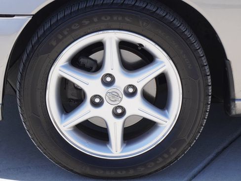 Used 2001 Nissan Altima SE FWD image 4