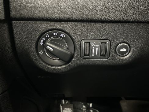 Used 2023 Chrysler 300 Touring w/ Sport Appearance Package RWD image 21
