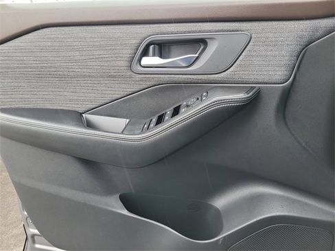 Used 2023 Nissan Rogue SV image 20