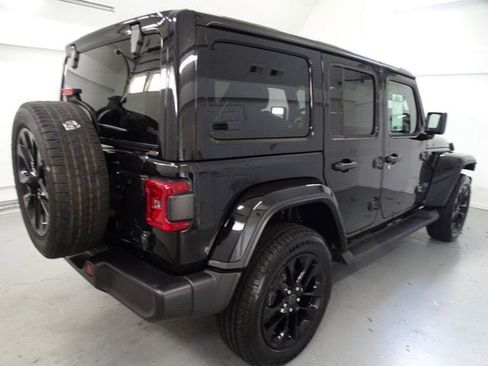 Certified 2025 Jeep Wrangler Unlimited Sahara AWD/4WD image 21