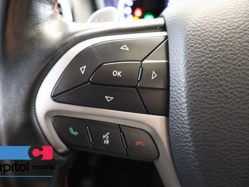 Used 2021 Jeep Grand Cherokee Trailhawk w/ Trailhawk Luxury Group AWD/4WD image 16