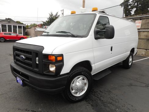 Used 2009 Ford E-350 and Econoline 350 Super Duty RWD image 3