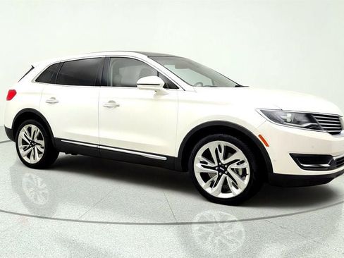 Used 2017 Lincoln MKX Reserve AWD/4WD image 3