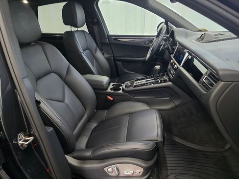 Certified 2024 Porsche Macan image 28