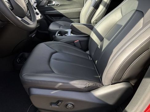 New 2026 Chrysler Pacifica Select FWD image 21