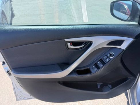 Used 2012 Hyundai Elantra Limited w/ Technology Pkg 5 FWD image 9
