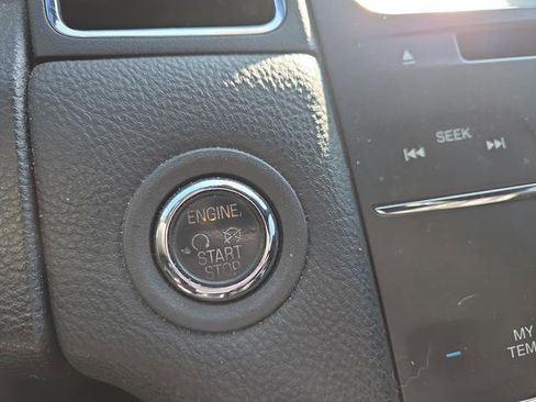 Used 2013 Ford Taurus SEL image 24