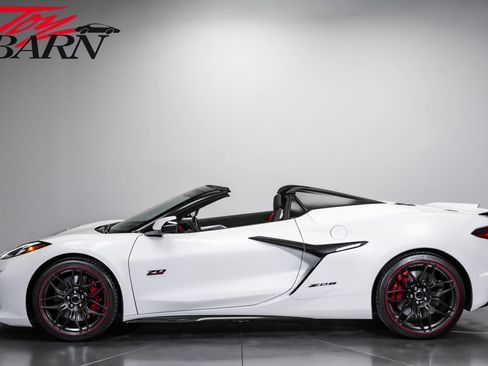 Used 2023 Chevrolet Corvette Z06 RWD image 2