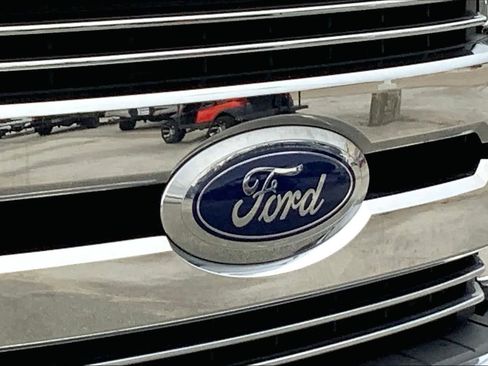 Used 2017 Ford F350 Lariat w/ Lariat Ultimate Package image 29