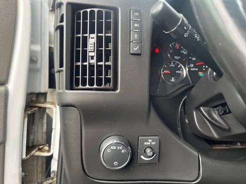 Used 2020 Chevrolet Express 2500 w/ Driver Convenience Package RWD image 17