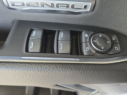 Used 2023 GMC Sierra 1500 Denali image 31
