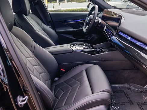 Used 2025 BMW i5 xDrive40 w/ M Sport Package image 16