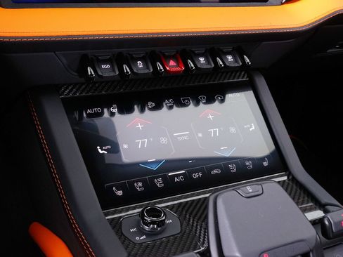 Used 2025 Lamborghini Urus Performante AWD/4WD image 29