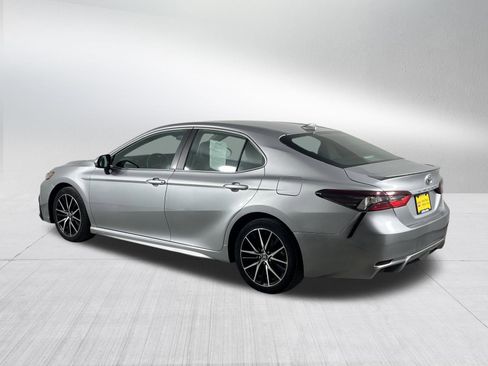 Used 2021 Toyota Camry SE image 5