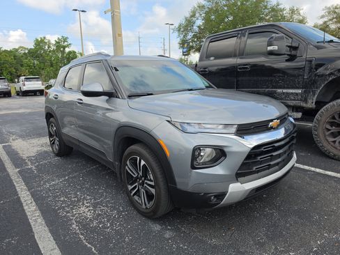 Used 2023 Chevrolet TrailBlazer LT FWD image 2