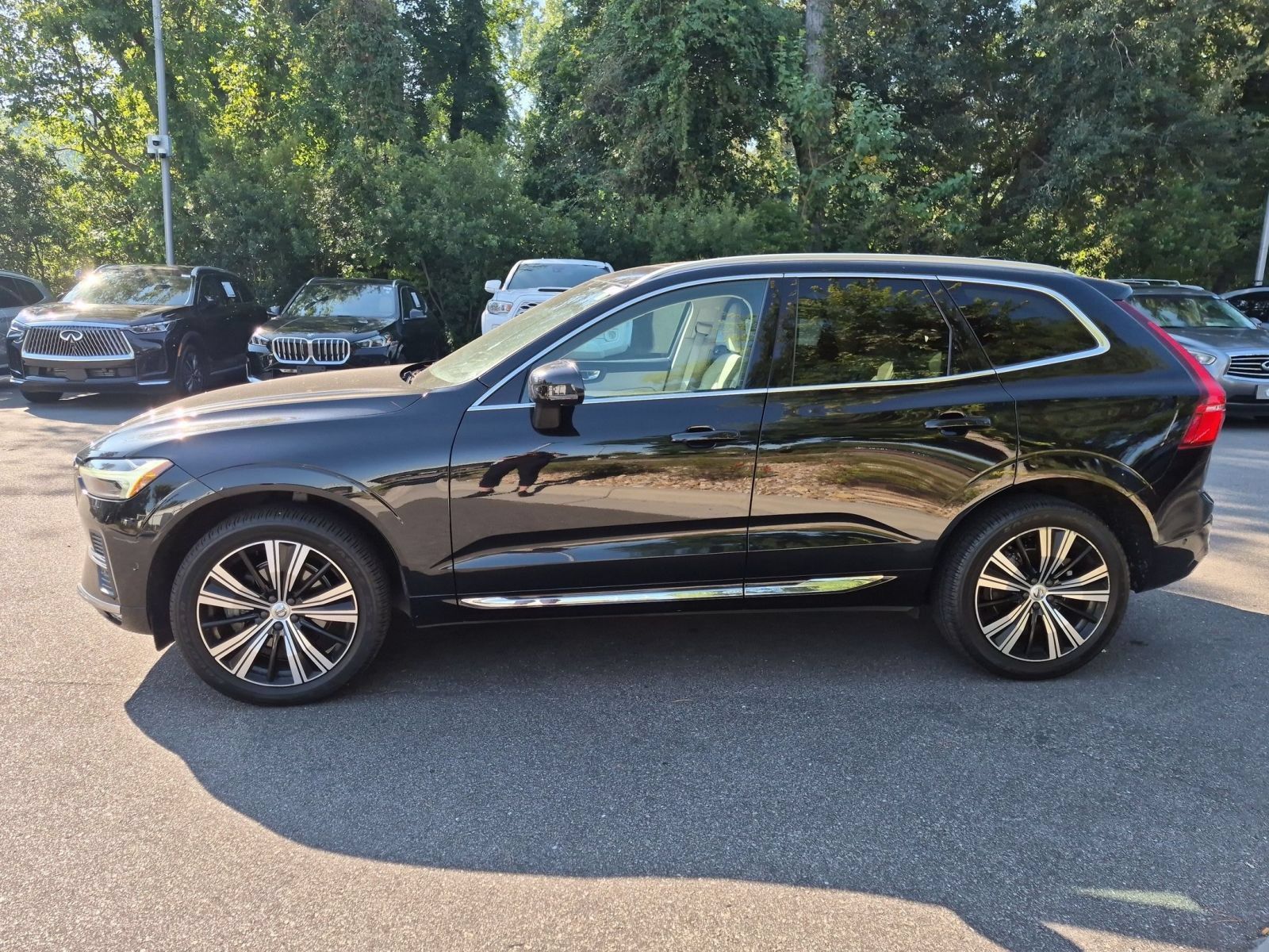 Used 2022 Volvo XC60 B5 Inscription w/ Advanced Package FWD image 6