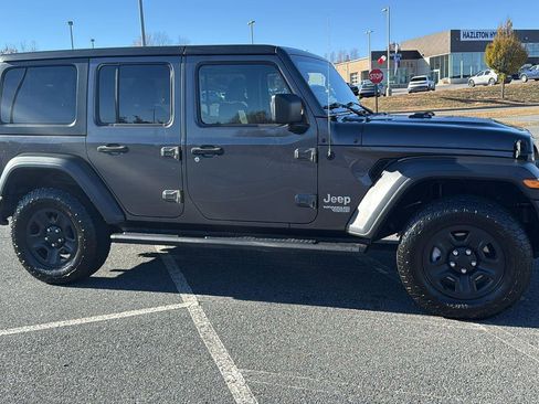 Used 2019 Jeep Wrangler Unlimited Sport image 3