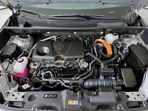 Used 2024 Toyota RAV4 XLE image 31