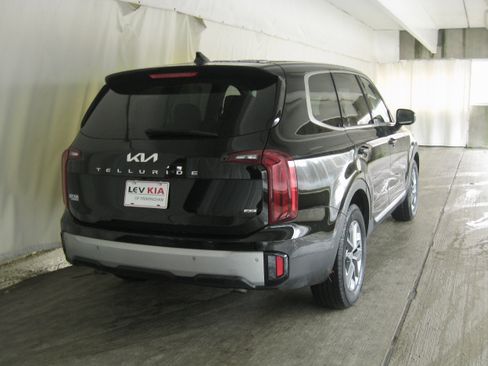 Certified 2023 Kia Telluride LX image 6