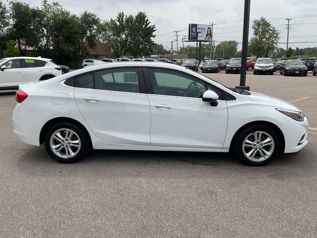 Used 2016 Chevrolet Cruze LT FWD image 9