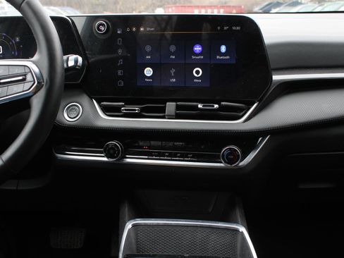 Used 2025 Chevrolet Equinox LT w/ Midnight Edition image 12