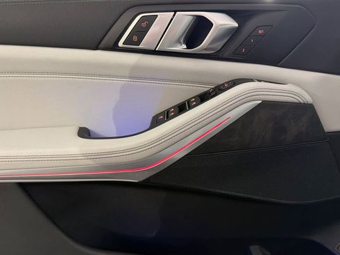 Used 2024 BMW X5 xDrive50e image 12