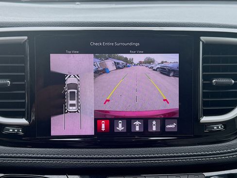 Used 2021 Chrysler Pacifica Touring-L w/ Premium & Safety Sphere Group FWD image 13