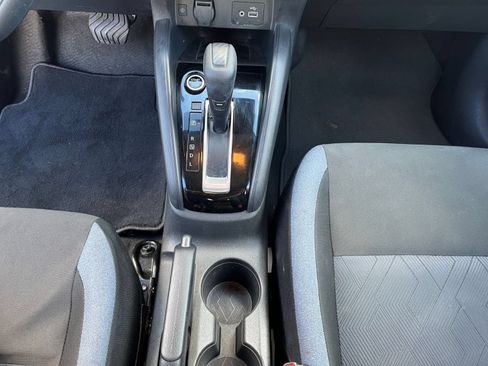 Used 2025 Nissan Versa SV FWD image 41
