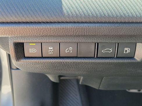 Used 2025 Toyota Camry SE FWD image 32
