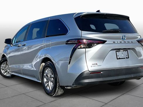 Used 2025 Toyota Sienna XLE image 12