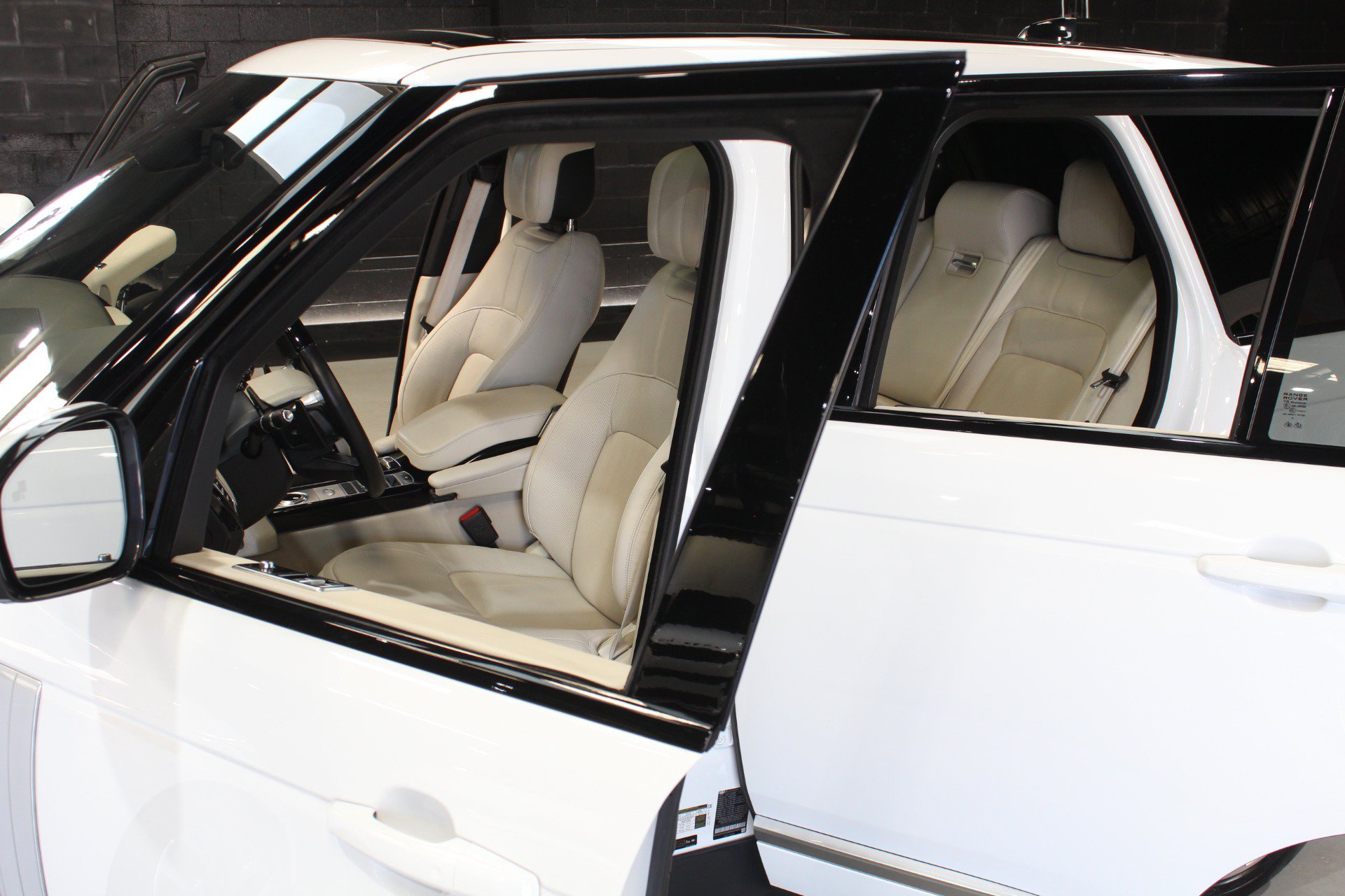 Used 2022 Land Rover Range Rover P525 Westminster Edition AWD/4WD image 29